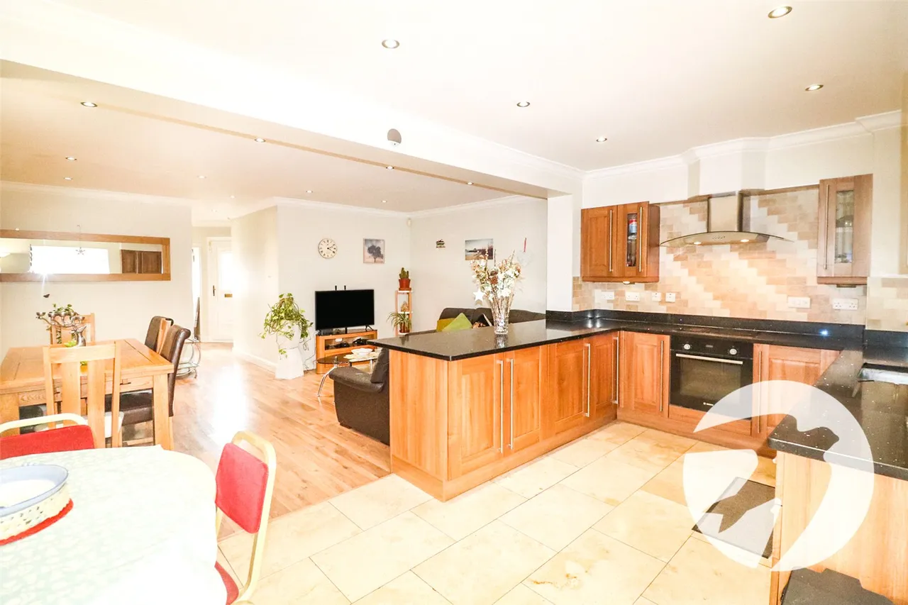 Eversley Avenue, Bexleyheath, DA7, photo 2
