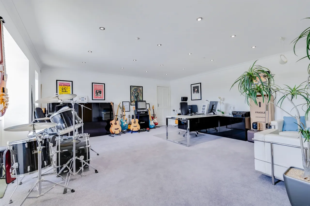 Mill Road, Cardiff, CF14, photo 10