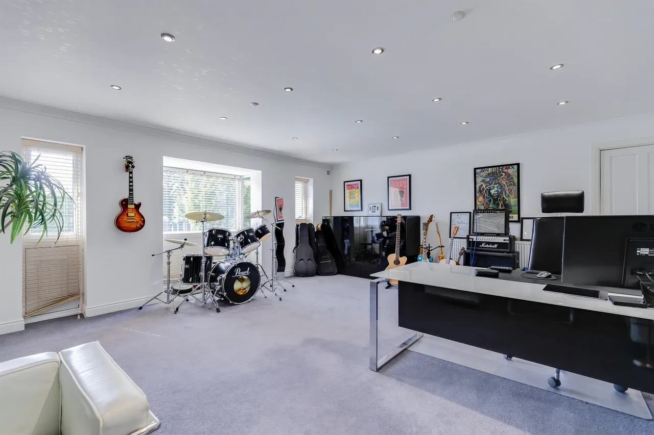 Mill Road, Cardiff, CF14, photo 9