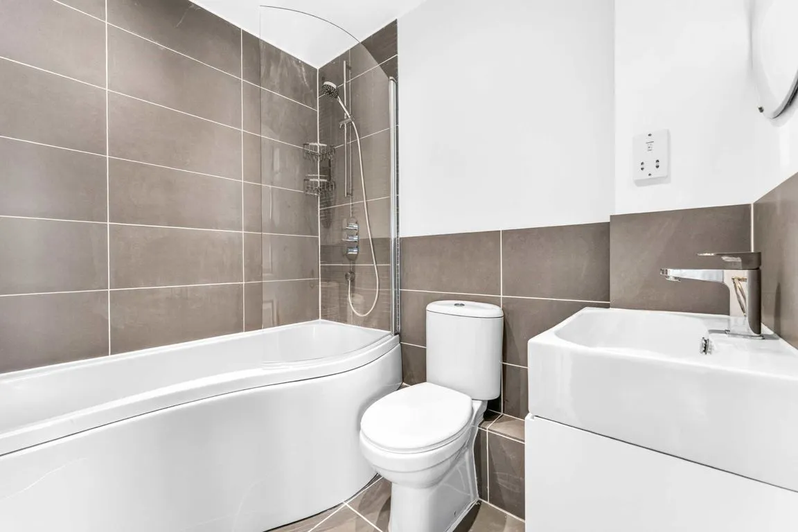 Bevin Square, SW17, photo 6