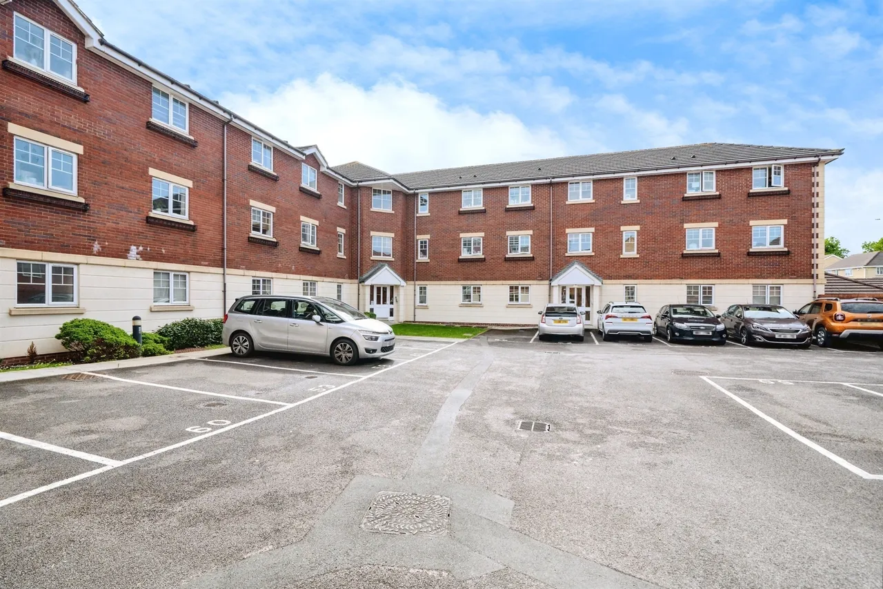 2 bed flat for sale — Champs Sur Marne, Bradley Stoke, Bristol