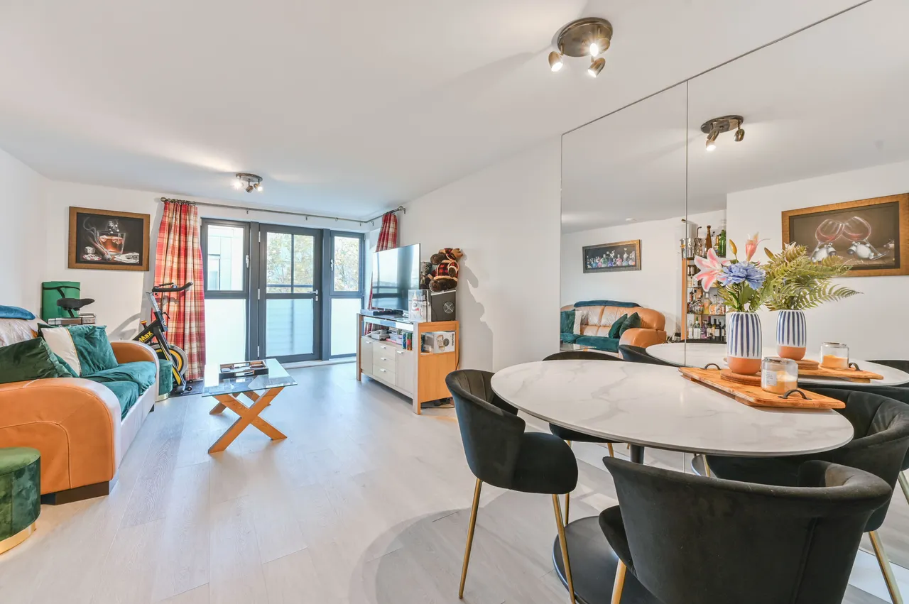 37 Sandover House, 124 Spa Road, London, photo 2