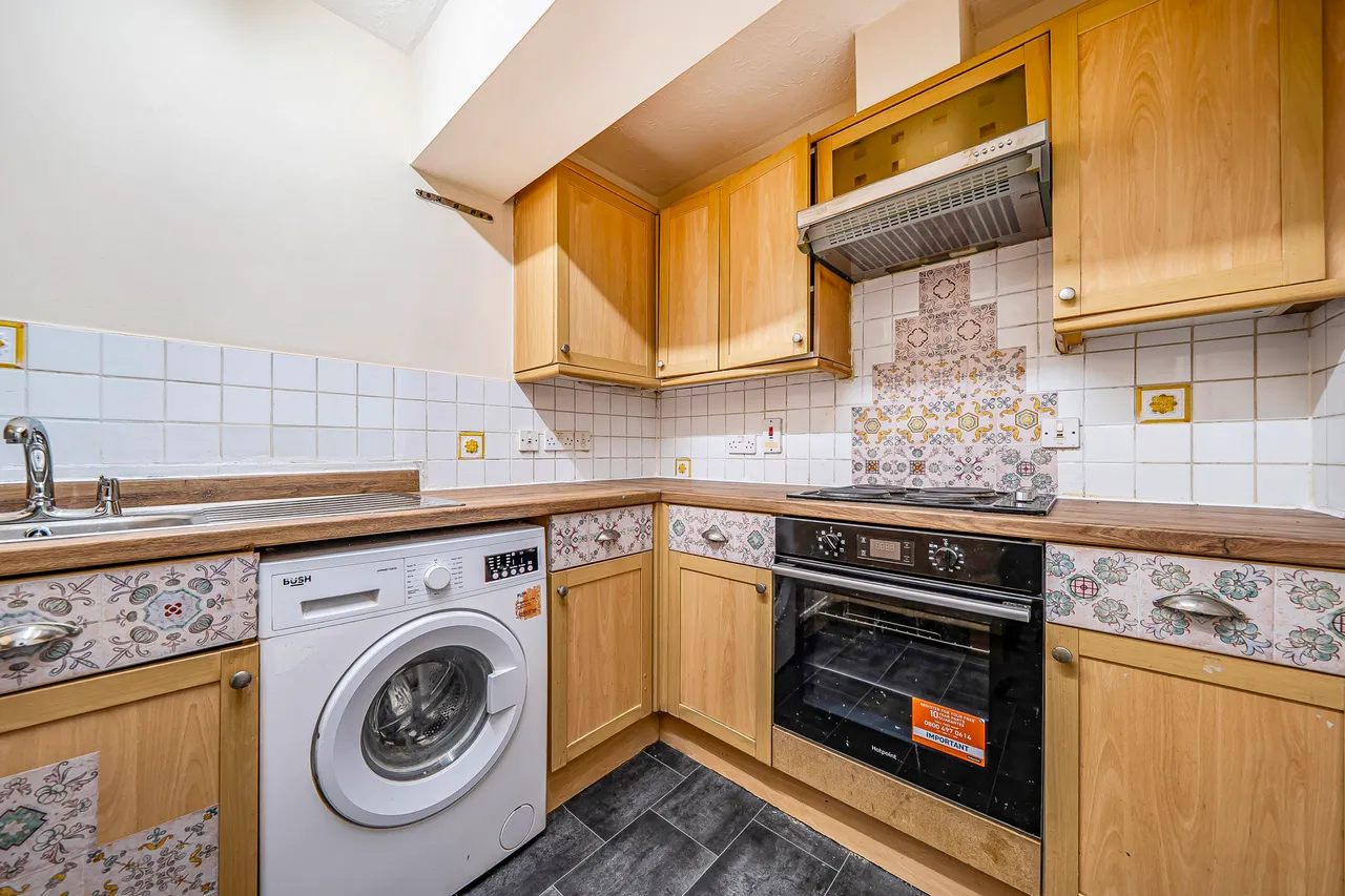 Woking, GU21, photo 3