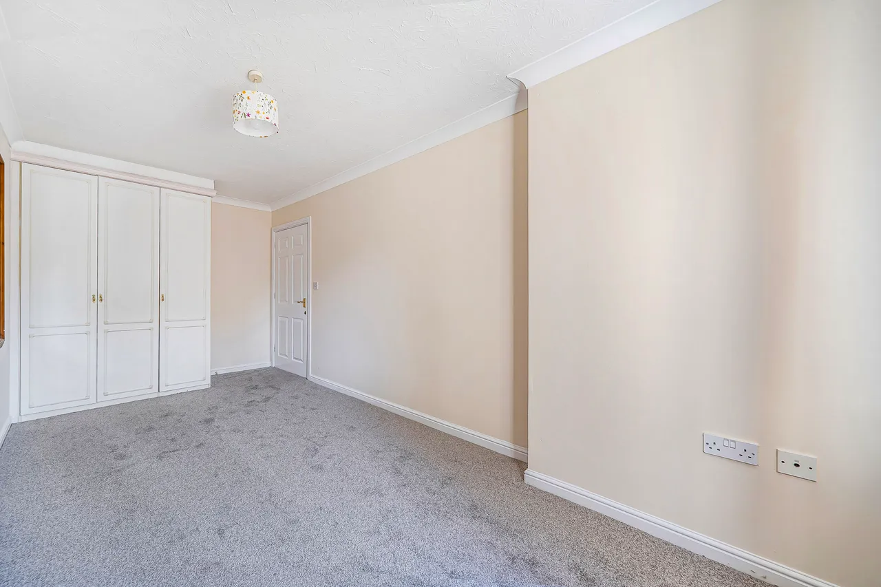 Woking, GU21, photo 12