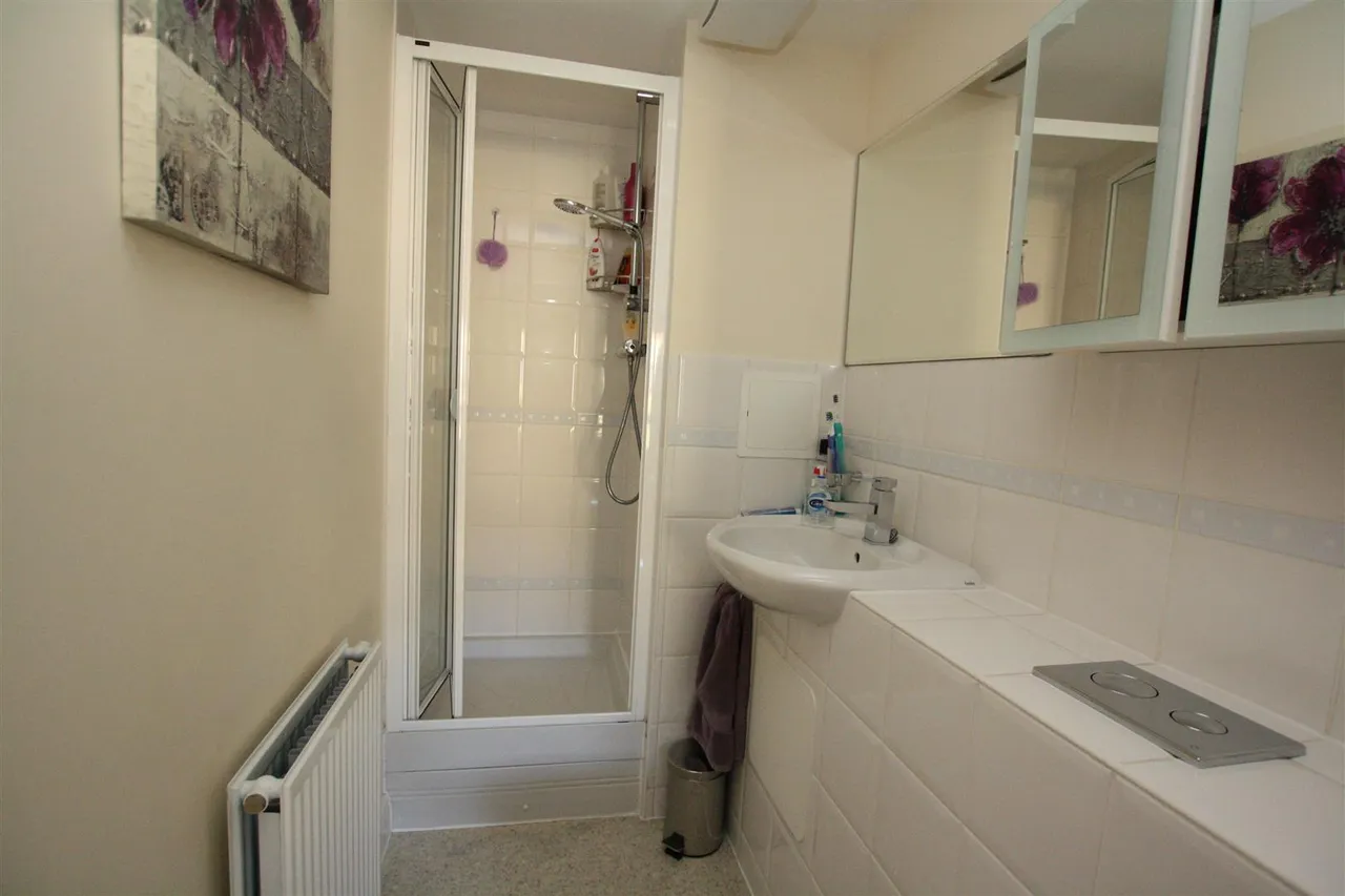 Commonwealth Drive, Crawley, RH10, photo 5