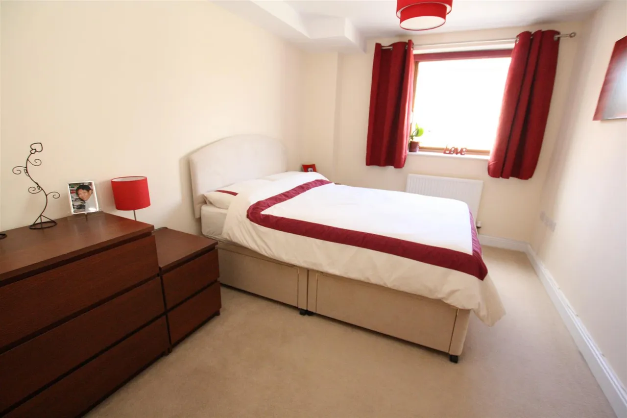 Commonwealth Drive, Crawley, RH10, photo 6