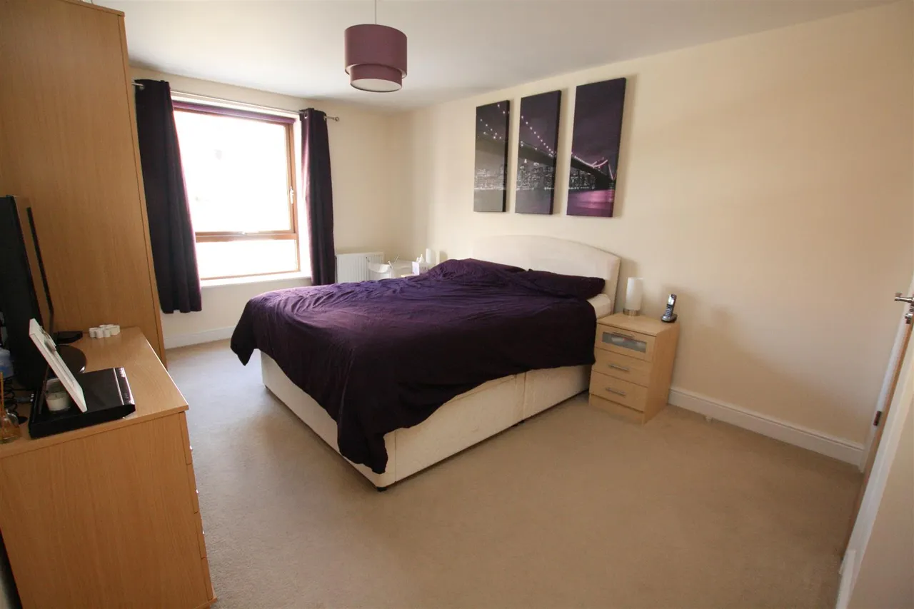 Commonwealth Drive, Crawley, RH10, photo 4