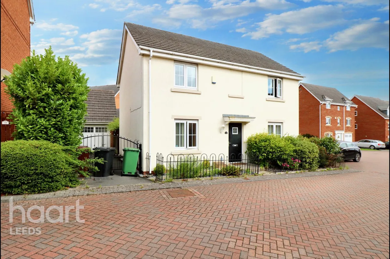 4 bed house for sale, Willowdale, Leeds, LS10