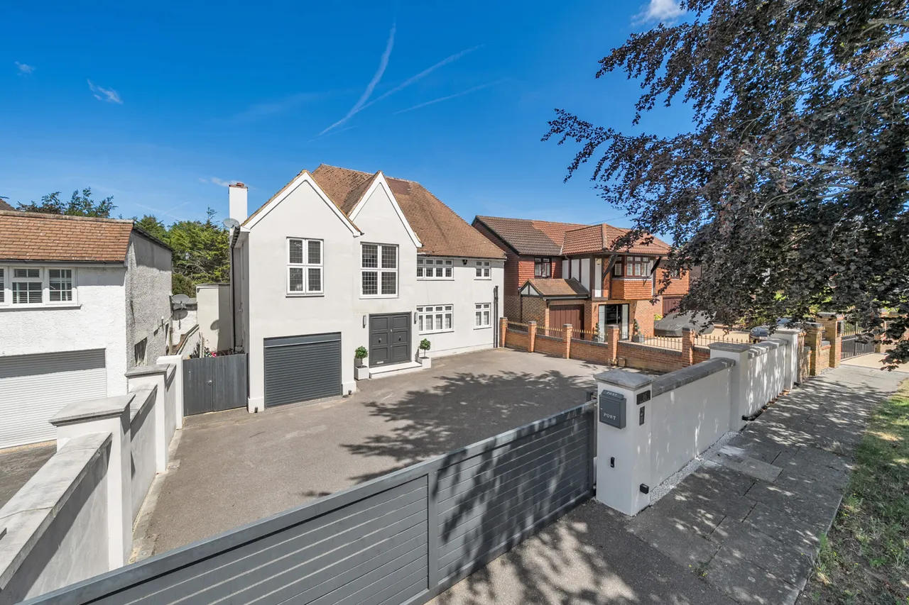4 bed house for sale, The Close, DA2