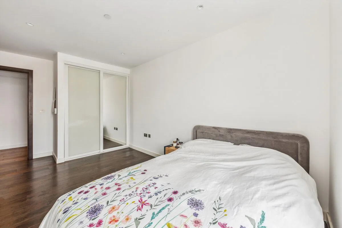 2 bed flat for sale, Royal Mint Street, London, E1