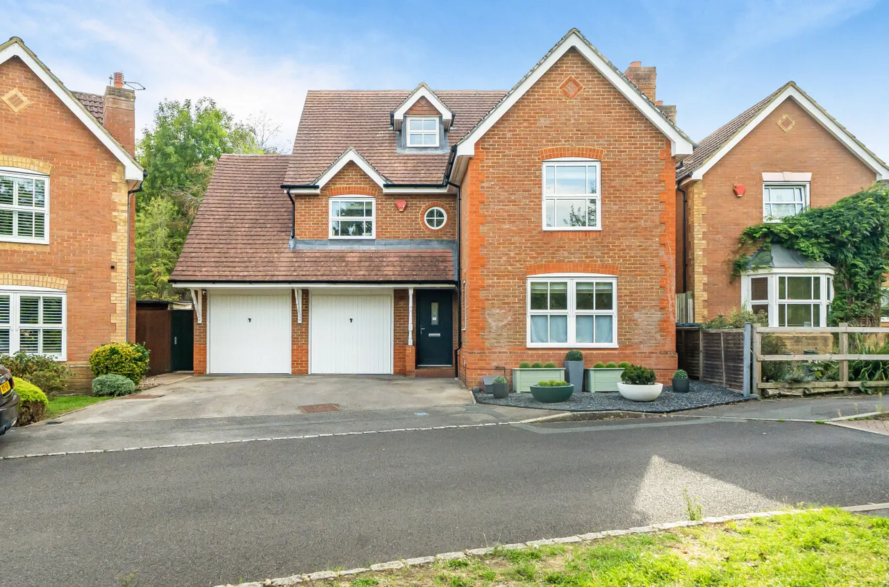 5 bed house for sale, Attwood Drive, Arborfield, RG2