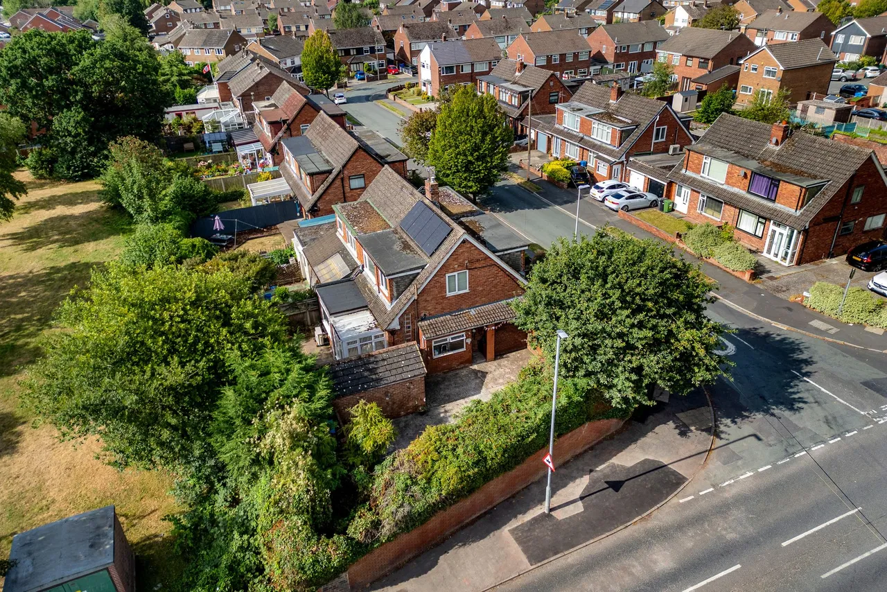 Oakfield Drive, Widnes, Widnes, WA8 8RG, photo 2