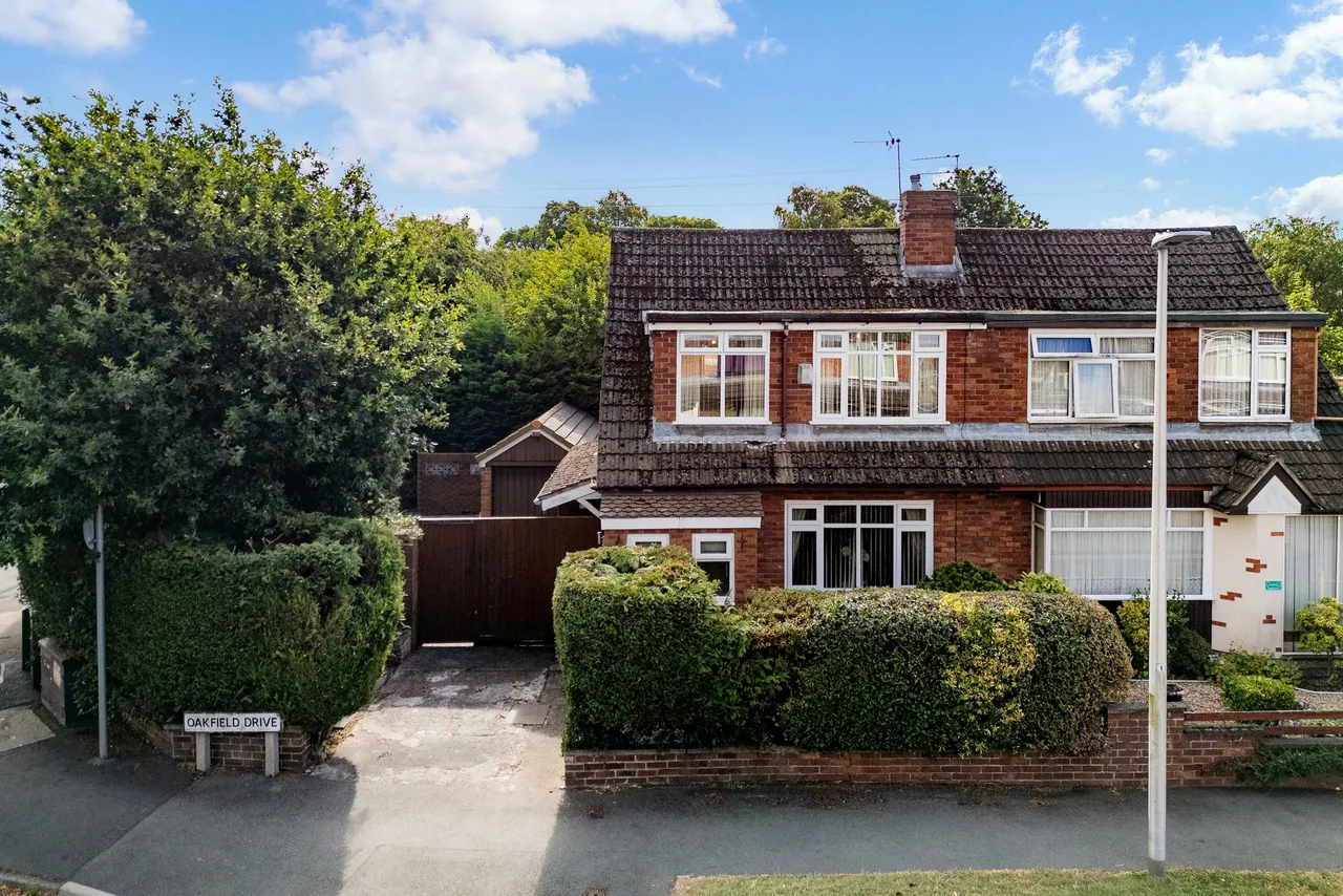 3 bed house for sale — Oakfield Drive, Widnes, Widnes, WA8 8RG