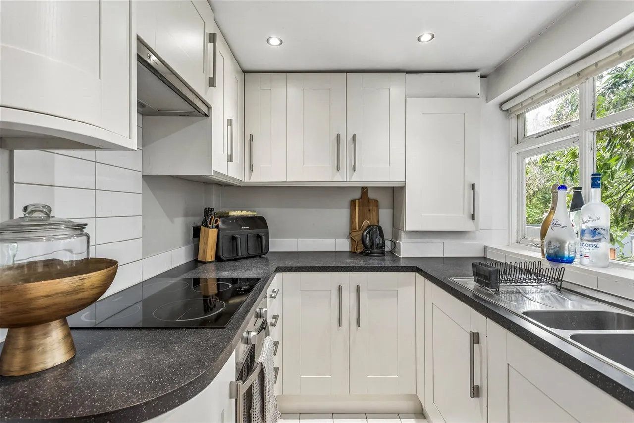 Longley Road, London, SW17, photo 8