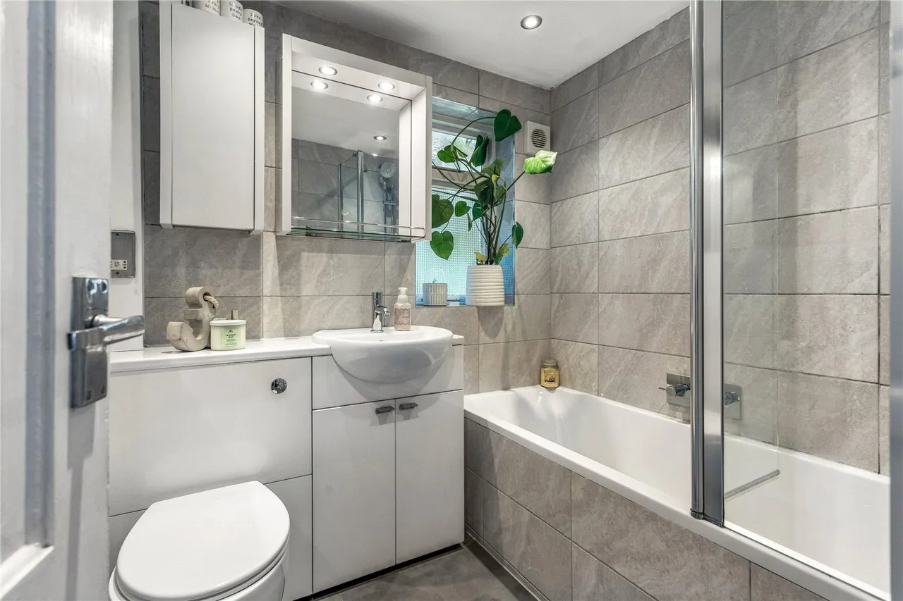 Longley Road, London, SW17, photo 6