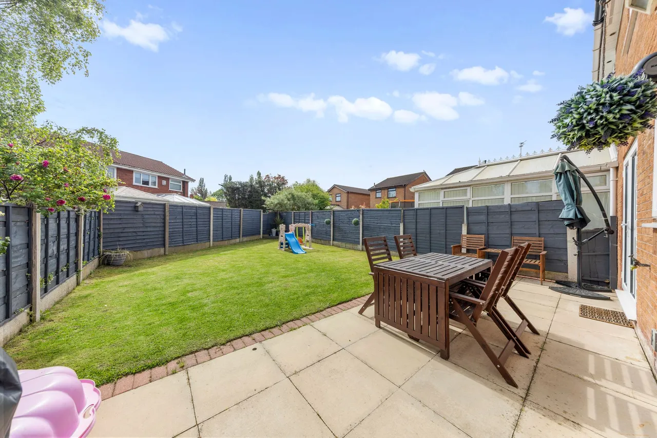 Oban Grove, Fearnhead, Warrington, Warrington, WA2 0TG, photo 15
