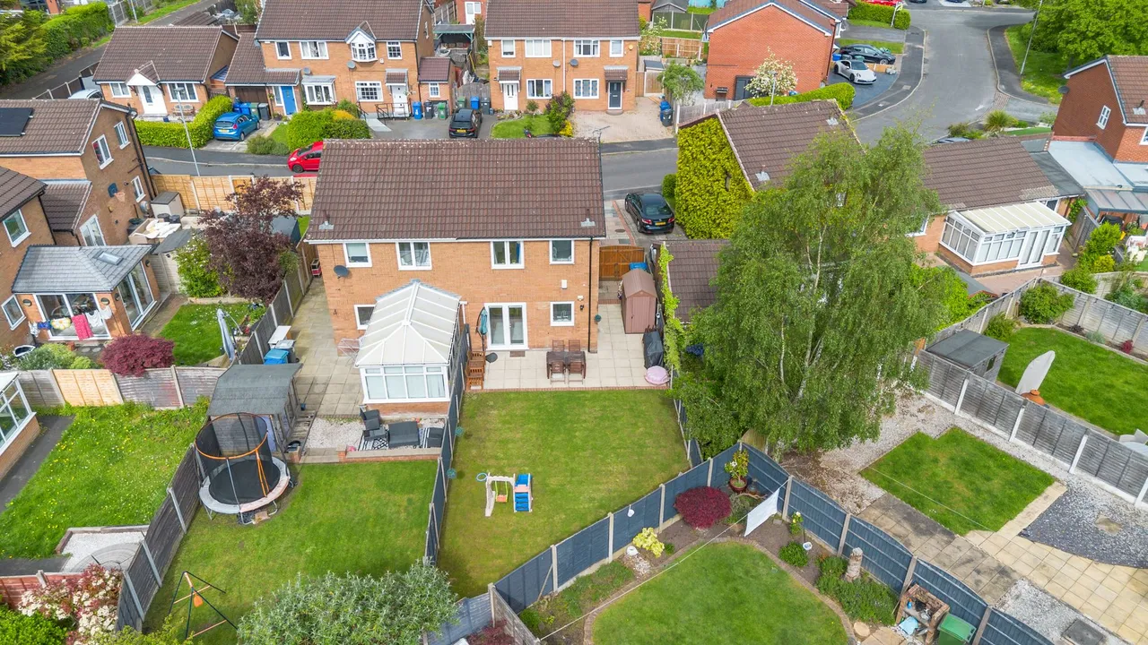 Oban Grove, Fearnhead, Warrington, Warrington, WA2 0TG, photo 2