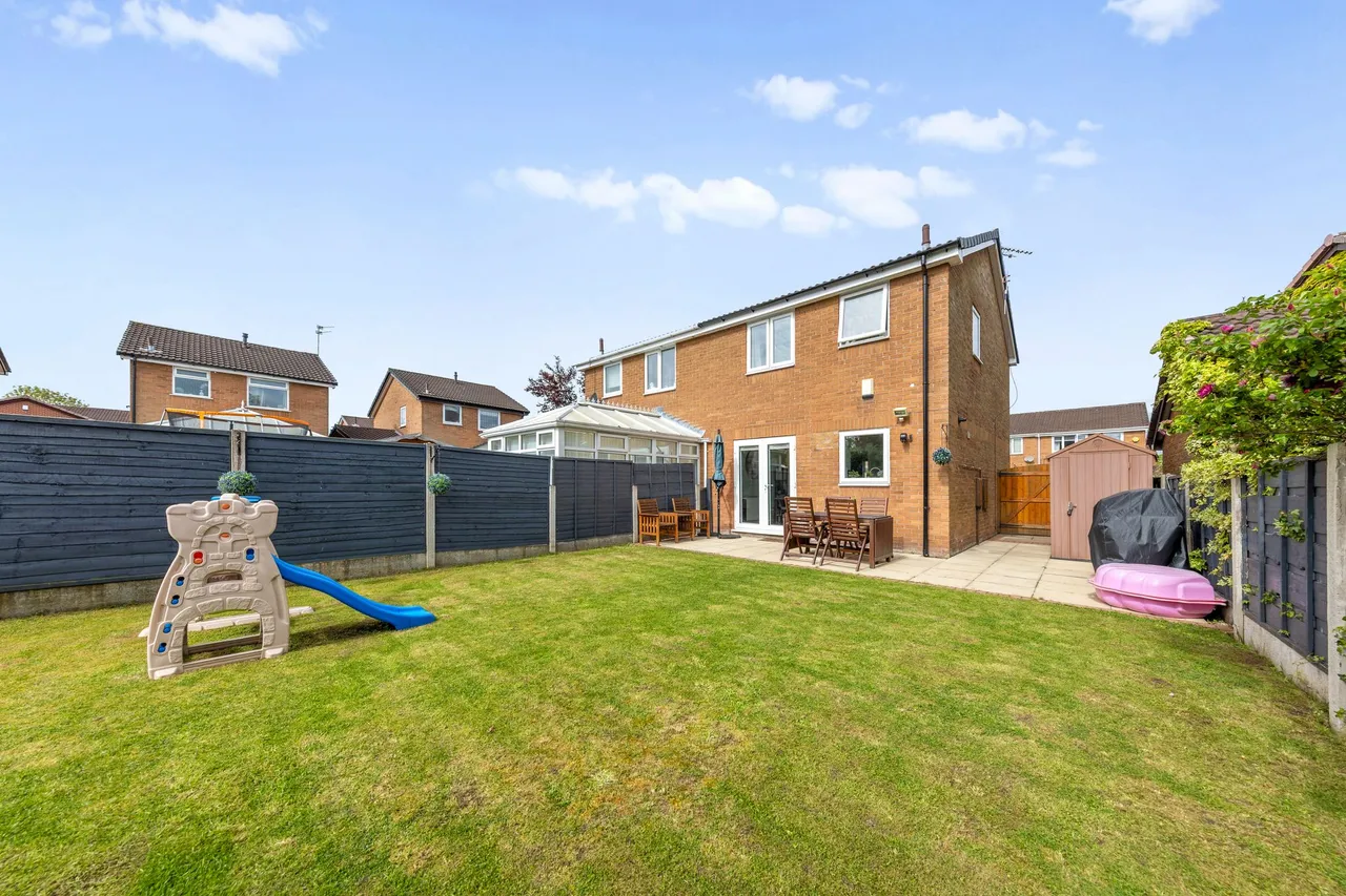 Oban Grove, Fearnhead, Warrington, Warrington, WA2 0TG, photo 17