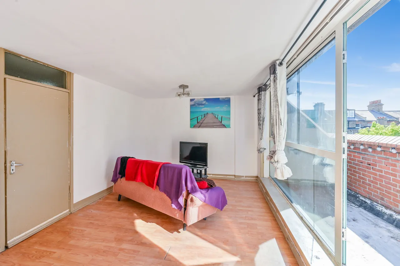 8 Longhurst House, 4 Bruckner Street, London, photo 2