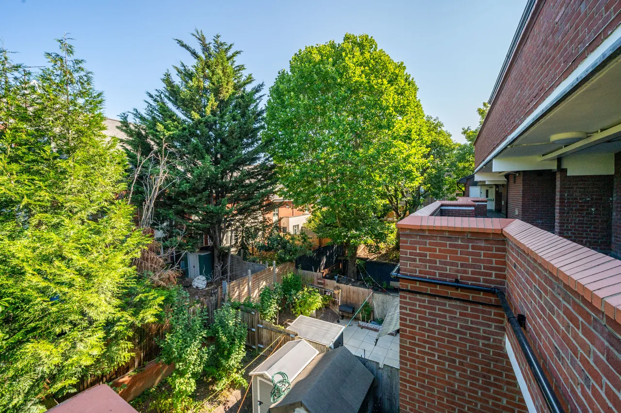 8 Longhurst House, 4 Bruckner Street, London, photo 11