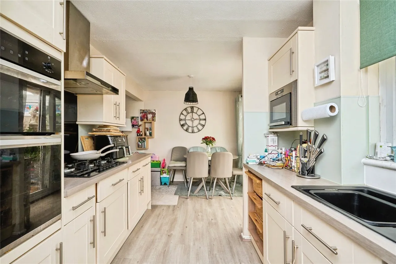Greenlands Road, East Cowes, PO32, photo 4