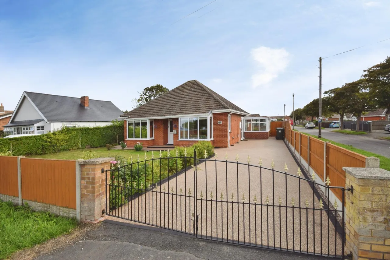 3 bed house for sale, Sea Road, Chapel St Leonards, PE24