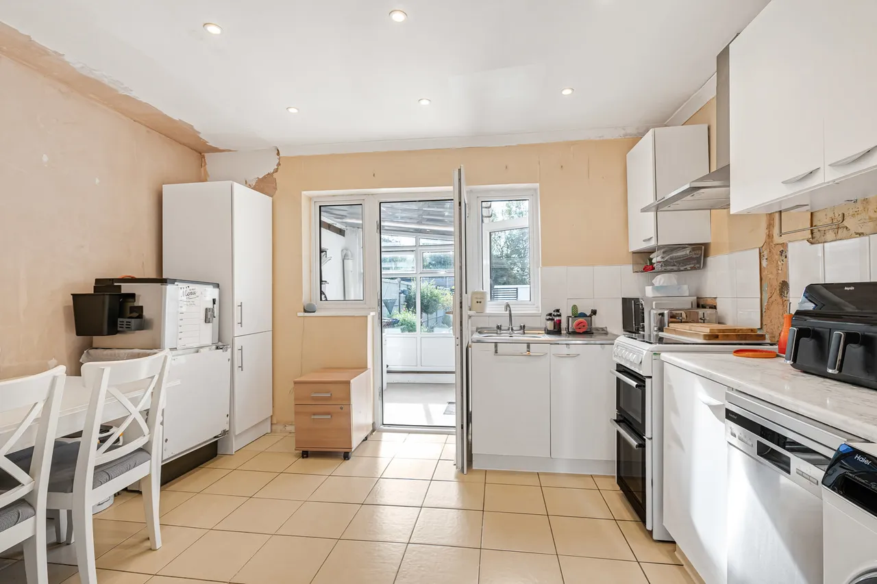 Warwick Avenue, Egham, TW20, photo 3