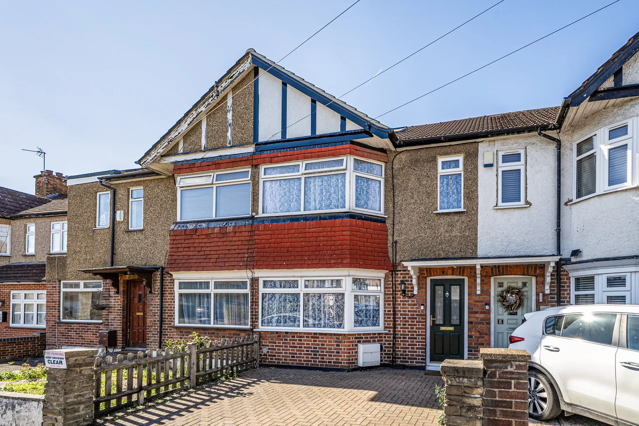2 bed house to rent, Dulverton Road, Ruislip, HA4