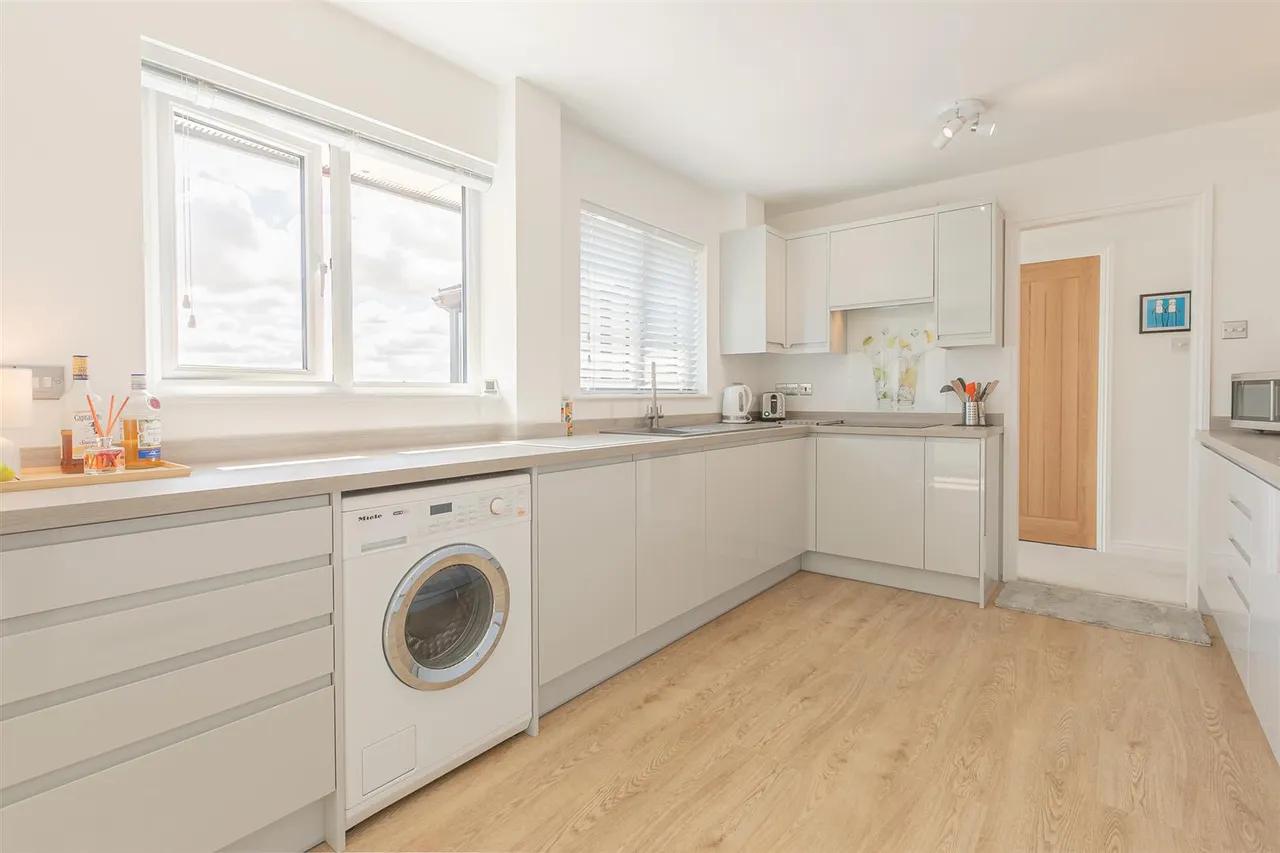 Glebe Road, Royal Wootton Bassett, photo 4