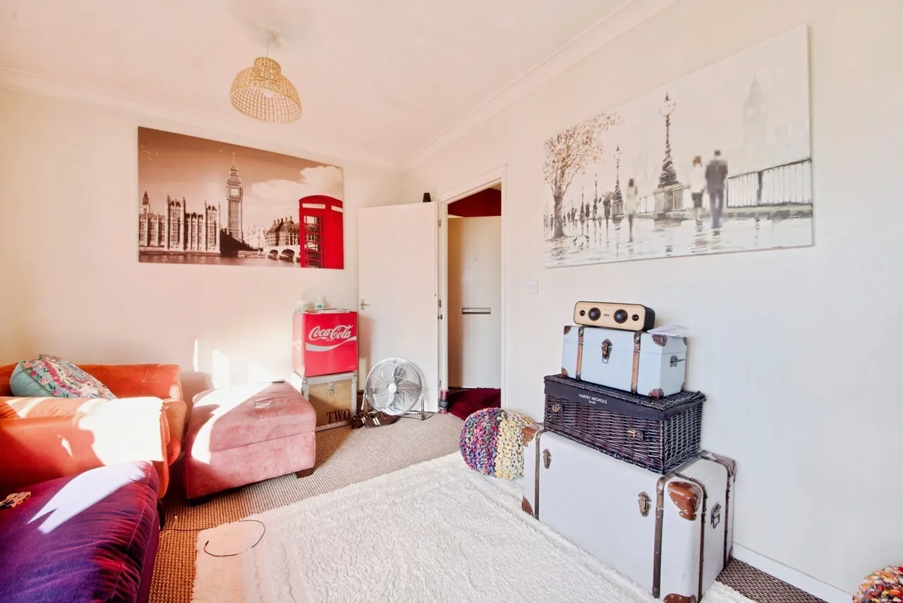 Logan Court, Logan Mews, Romford, RM1, photo 6