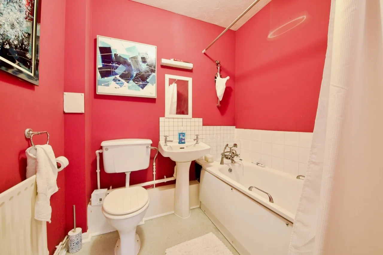 Logan Court, Logan Mews, Romford, RM1, photo 3
