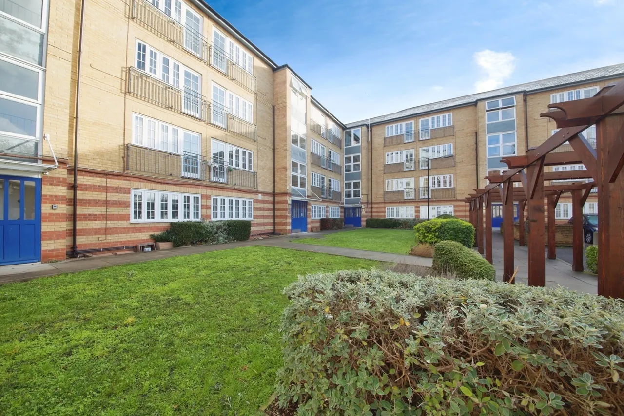 Logan Court, Logan Mews, Romford, RM1, photo 10