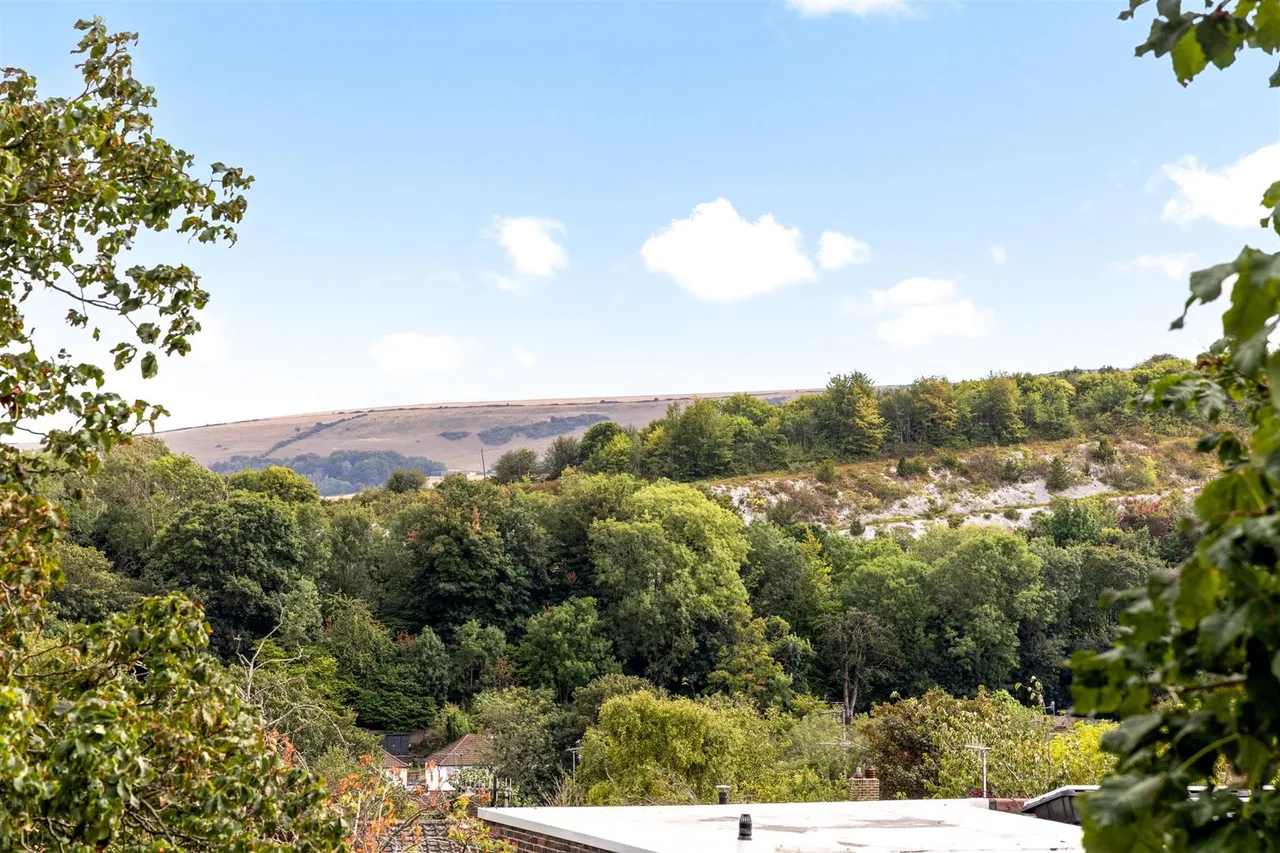 Warren Drive, Lewes, BN7 1HD, photo 2
