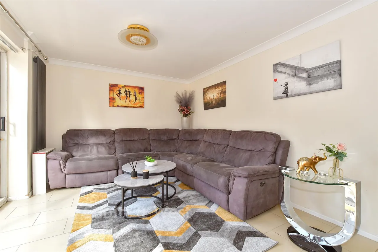 Shepherd Close, Crawley, RH10, photo 7