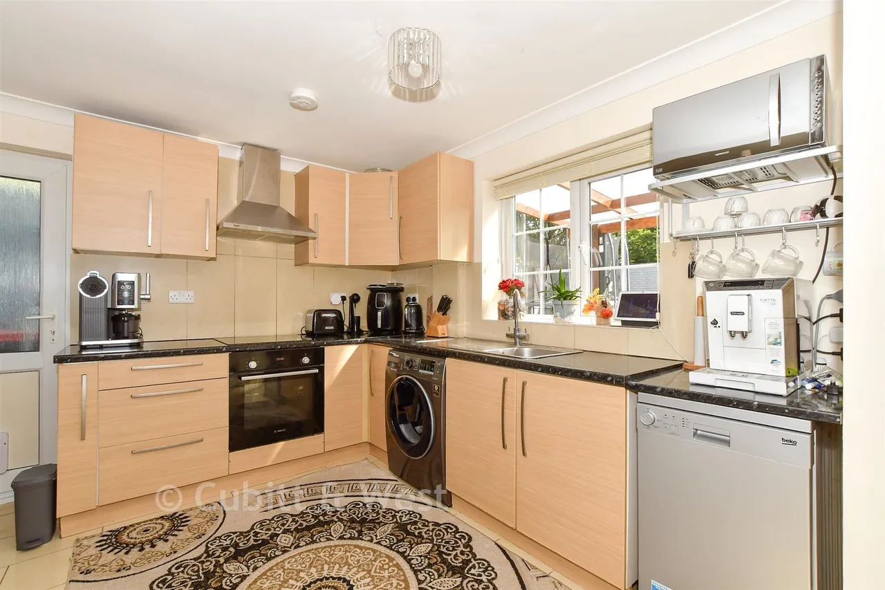 Shepherd Close, Crawley, RH10, photo 3