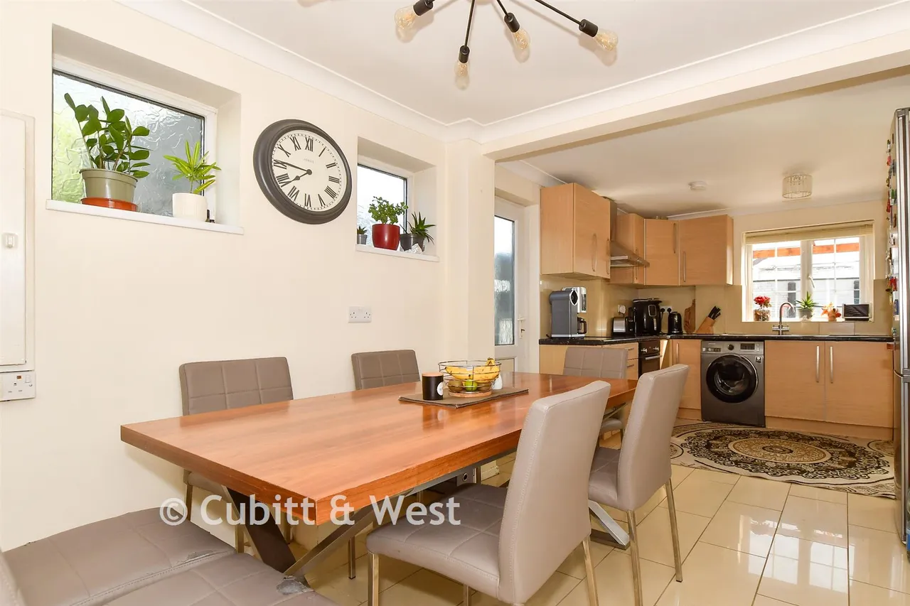 Shepherd Close, Crawley, RH10, photo 4