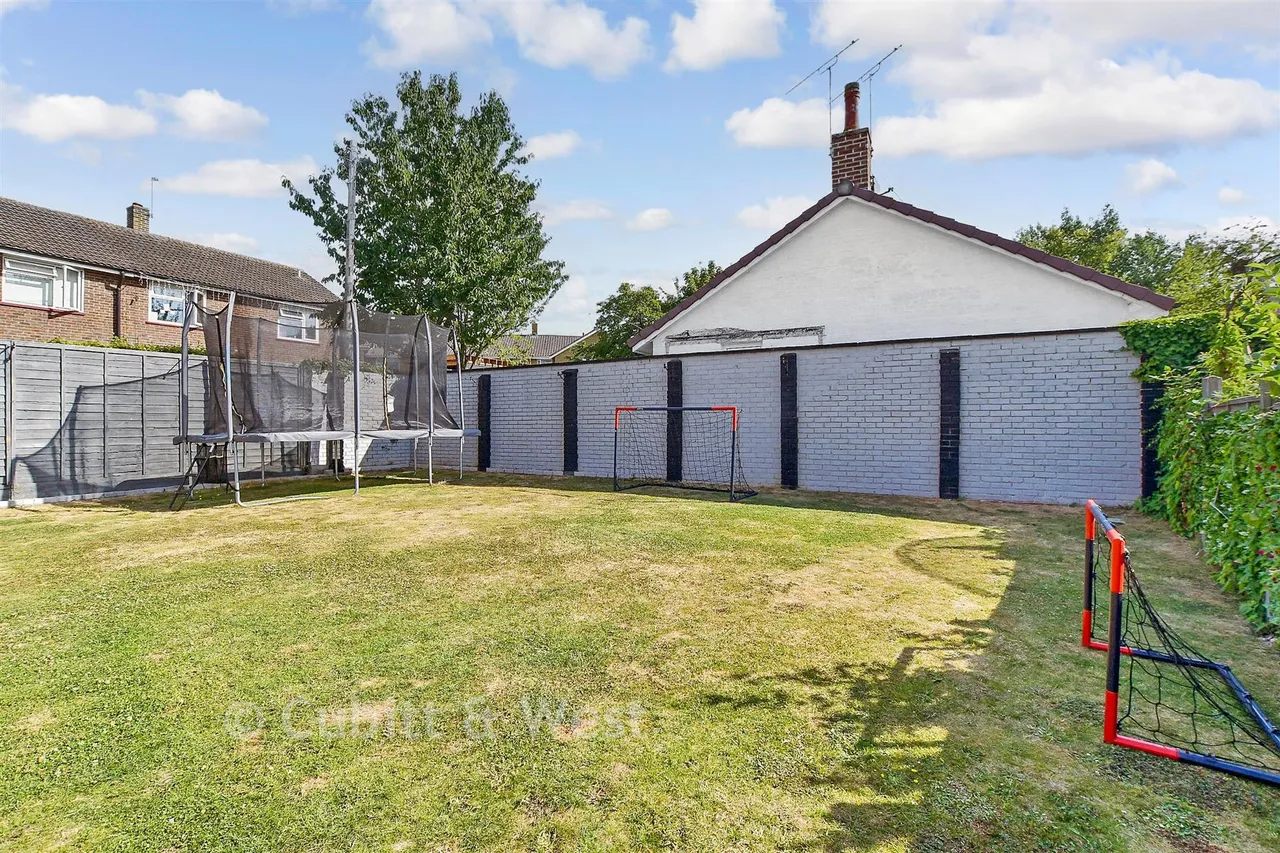 Shepherd Close, Crawley, RH10, photo 17