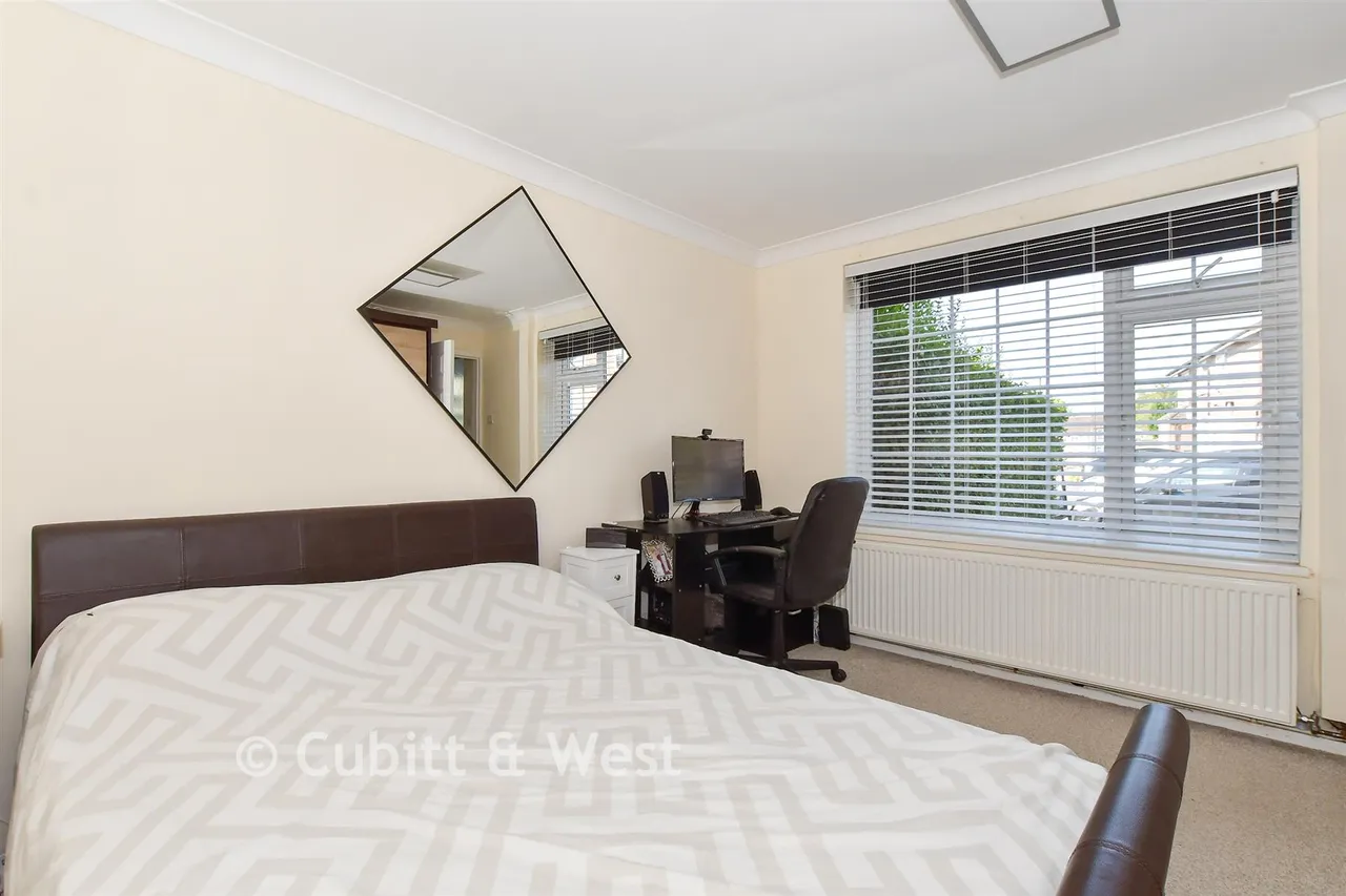 Shepherd Close, Crawley, RH10, photo 8