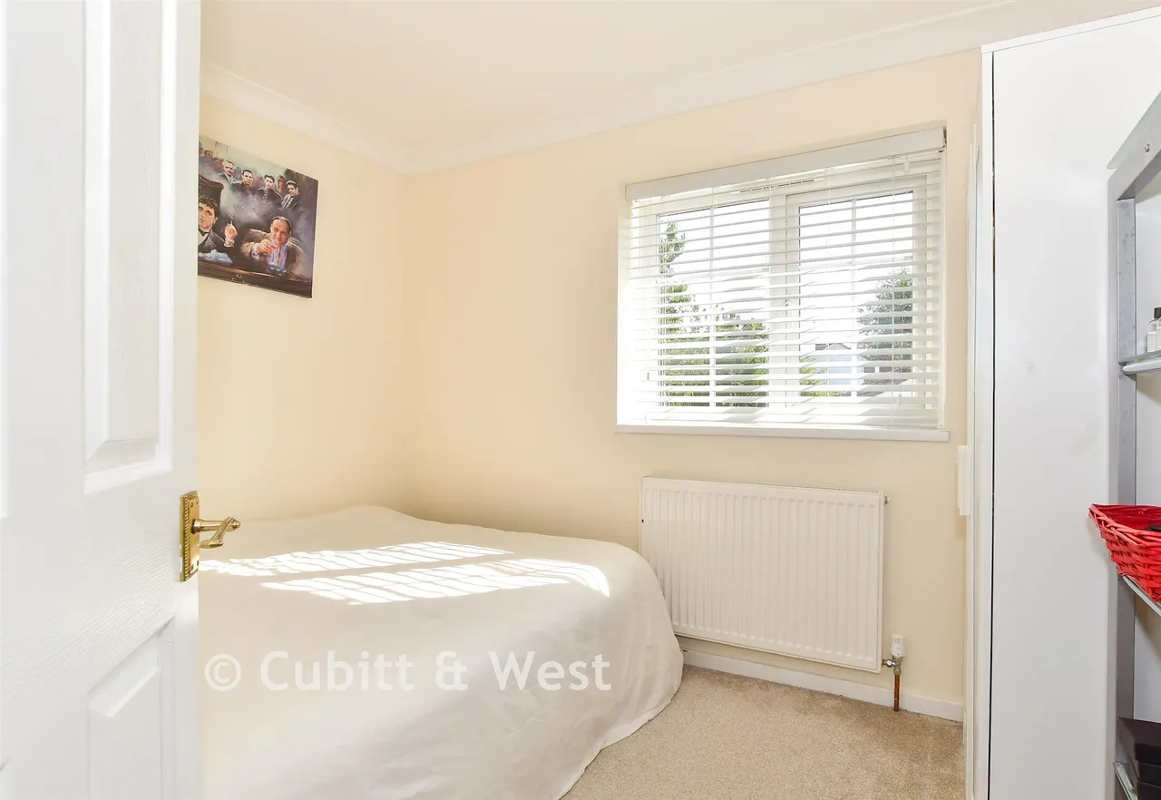 Shepherd Close, Crawley, RH10, photo 13