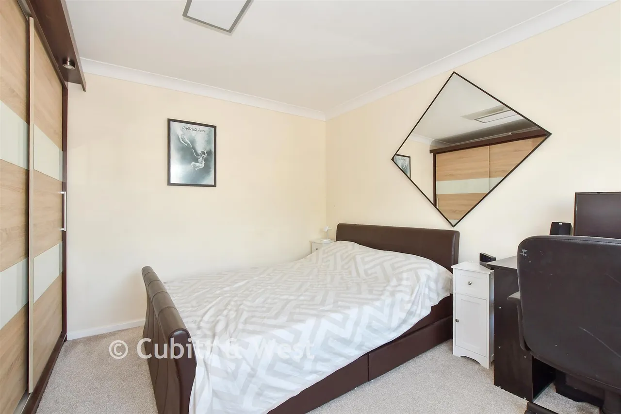 Shepherd Close, Crawley, RH10, photo 9