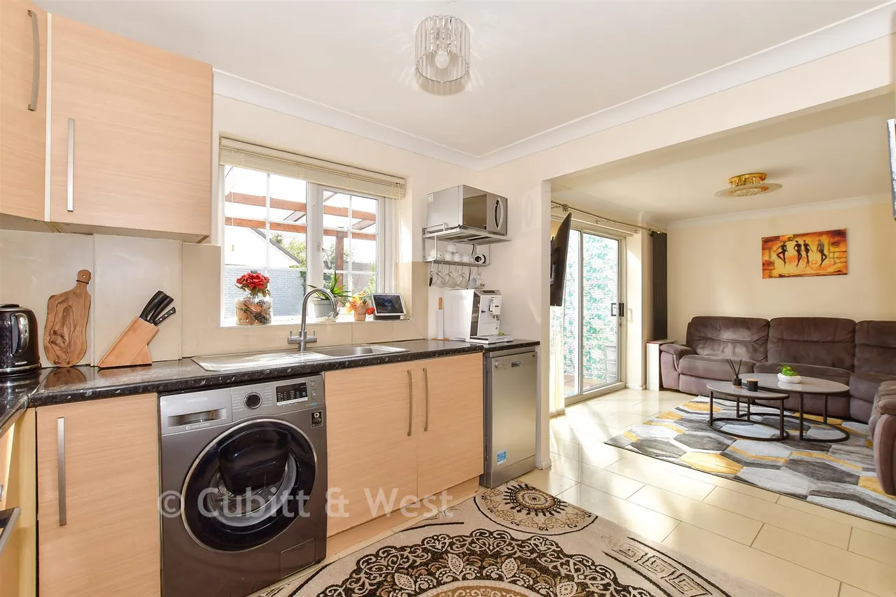 Shepherd Close, Crawley, RH10, photo 6