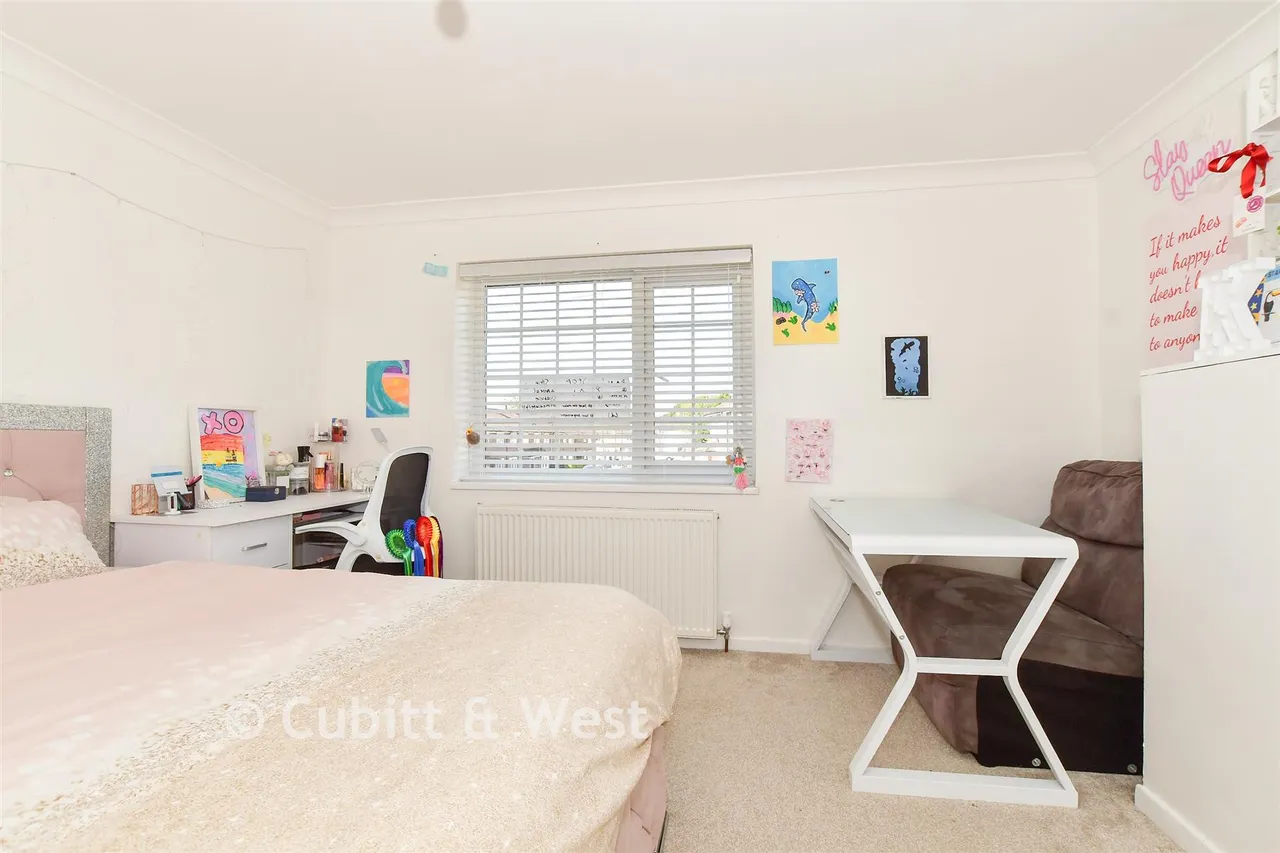 Shepherd Close, Crawley, RH10, photo 10