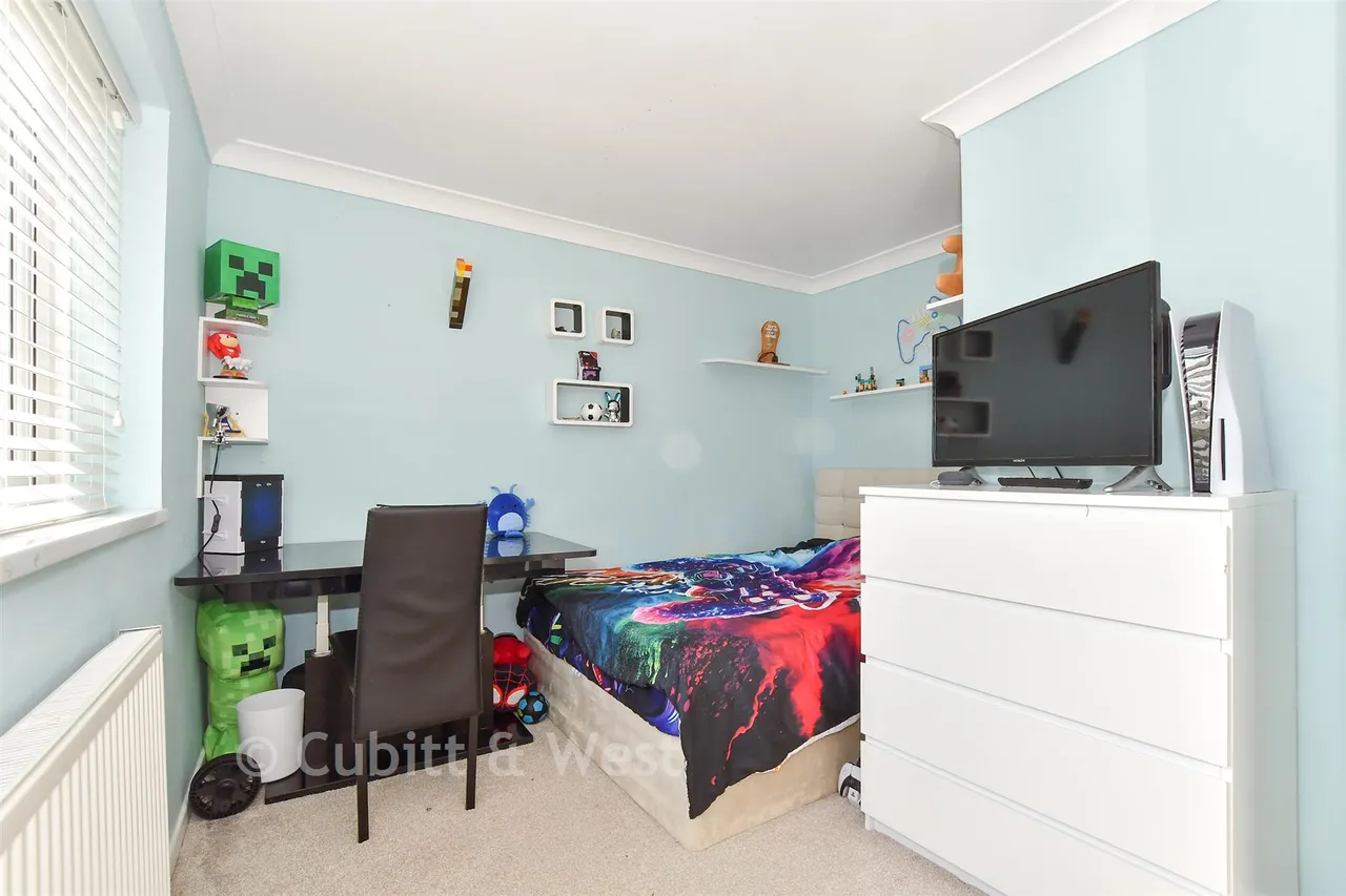 Shepherd Close, Crawley, RH10, photo 11