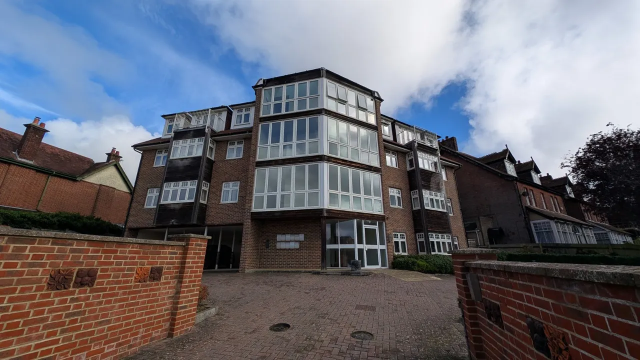 2 bed flat to rent, Park Avenue, Dover, CT16