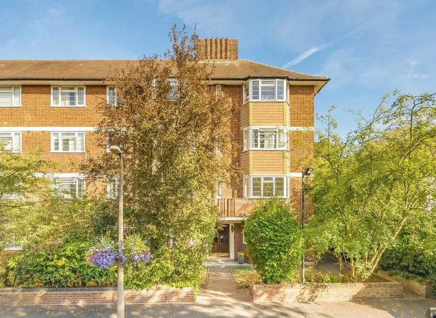 3 bed flat for sale — Sheen Court, Richmond, TW10