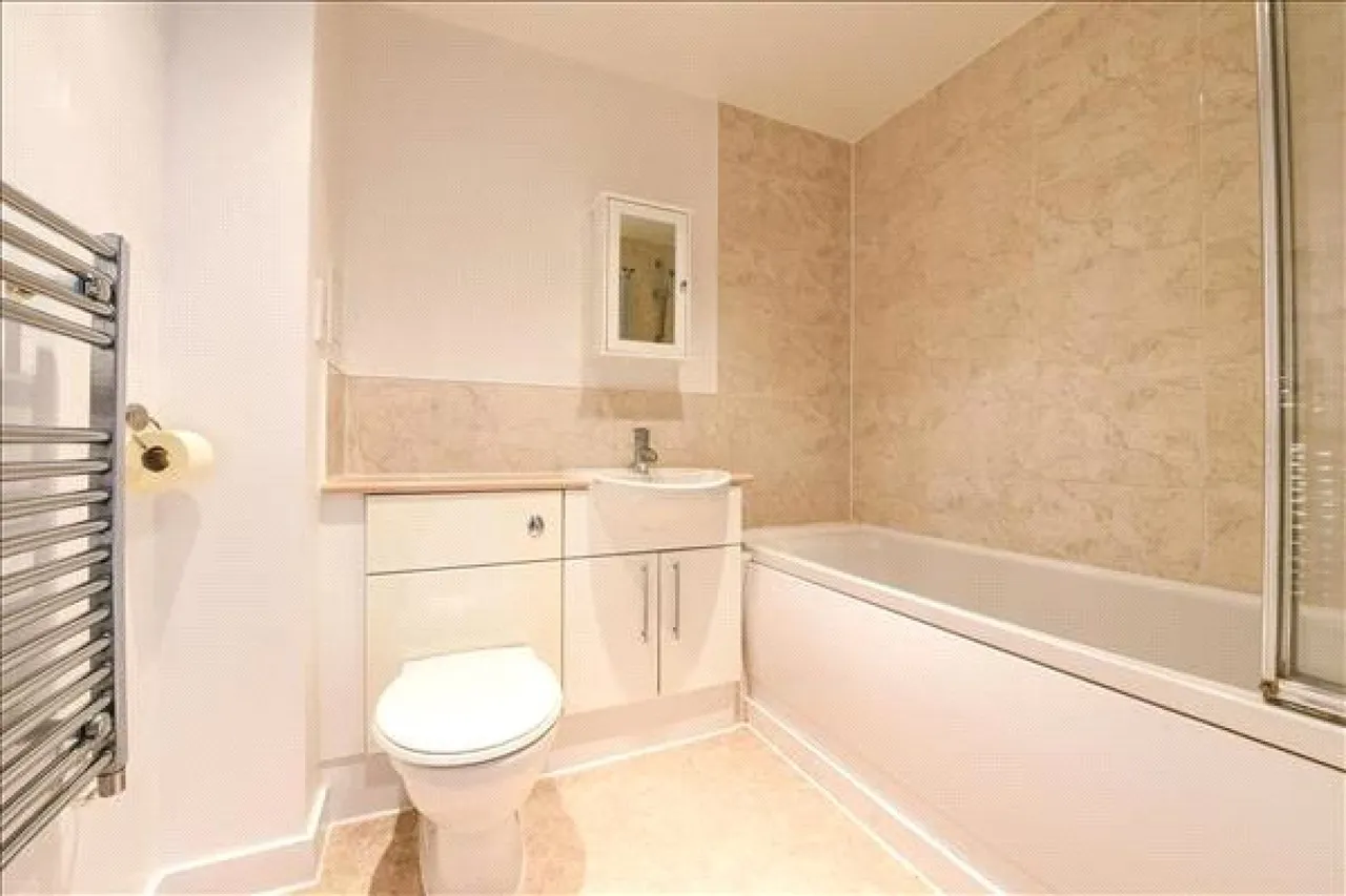 Bassett House, Wimbledon, photo 6