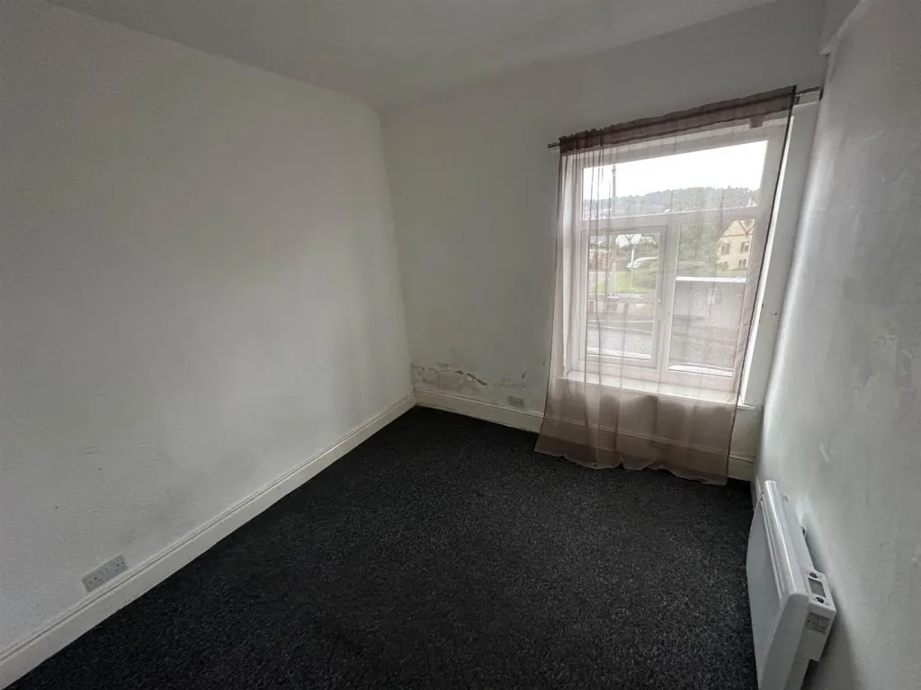 Wakefield Road, Stalybridge, SK15, photo 9