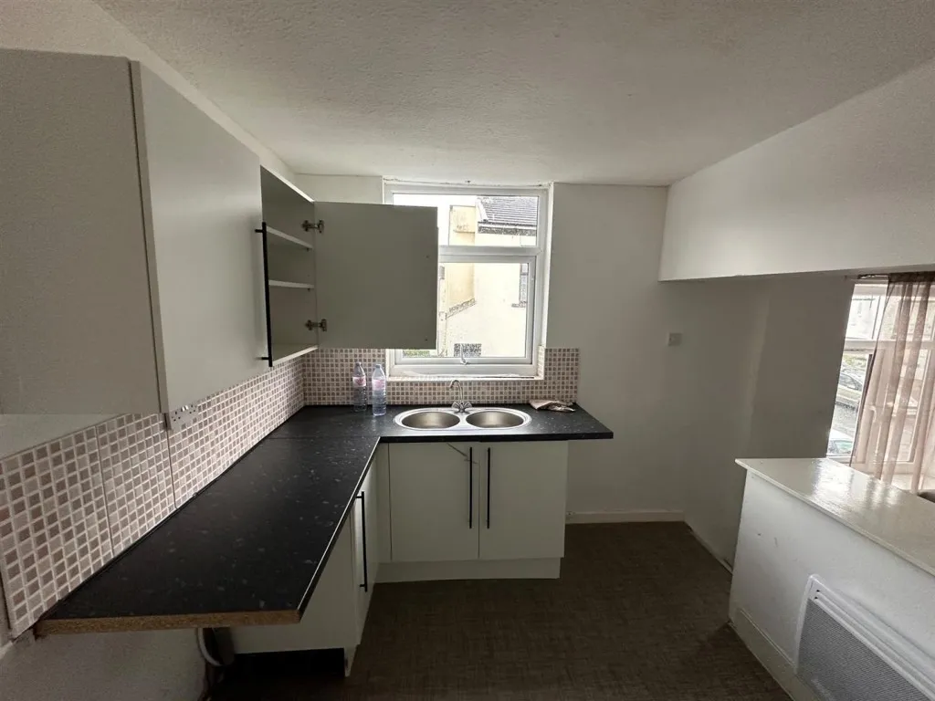 Wakefield Road, Stalybridge, SK15, photo 16