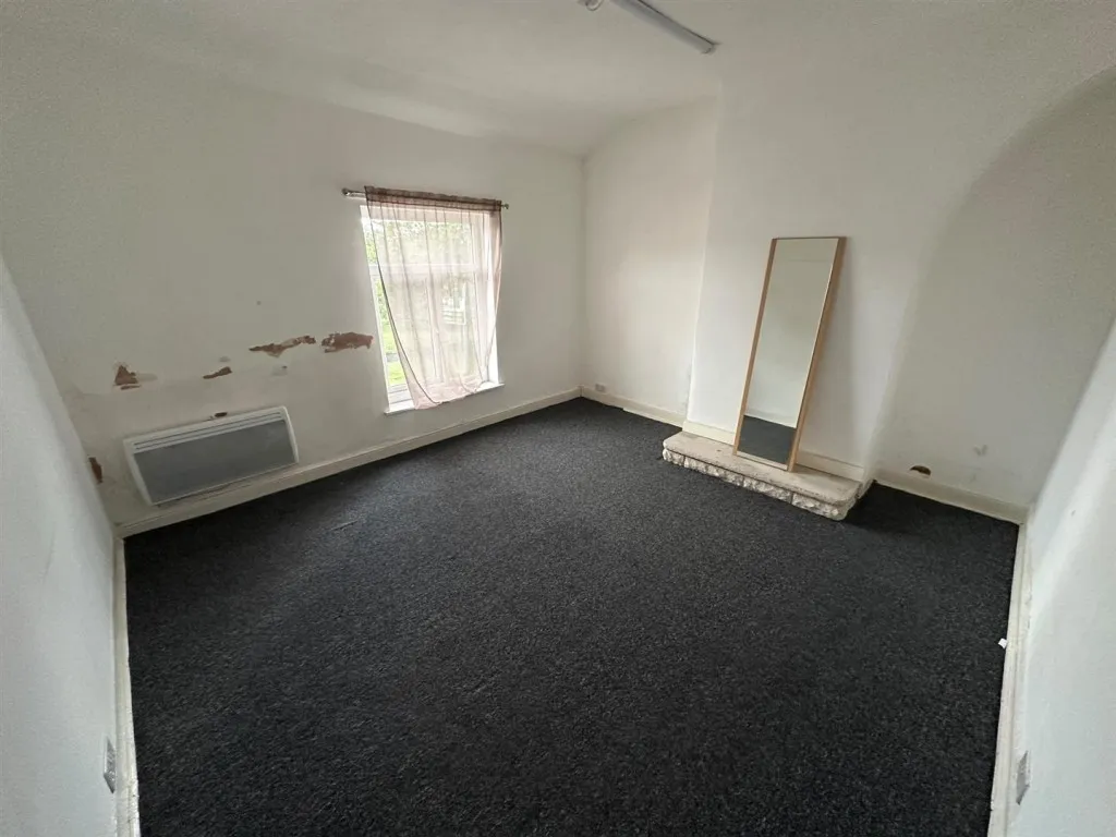 Wakefield Road, Stalybridge, SK15, photo 8