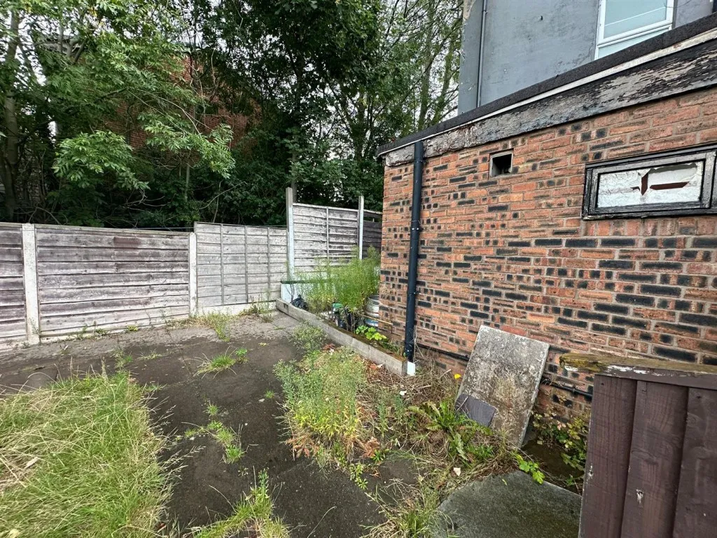 Wakefield Road, Stalybridge, SK15, photo 18